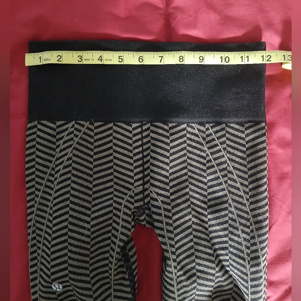 Lululemon 3/4 Leggings - Picture 3 of 6